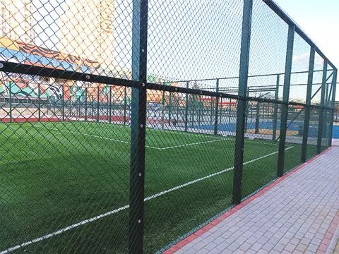 Игралиште со вештачка трева