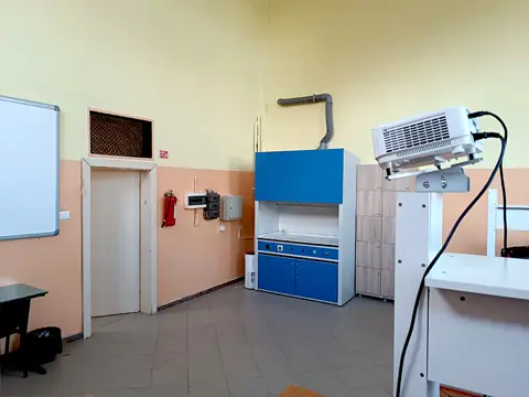 Кабинет со дигестор и проектор